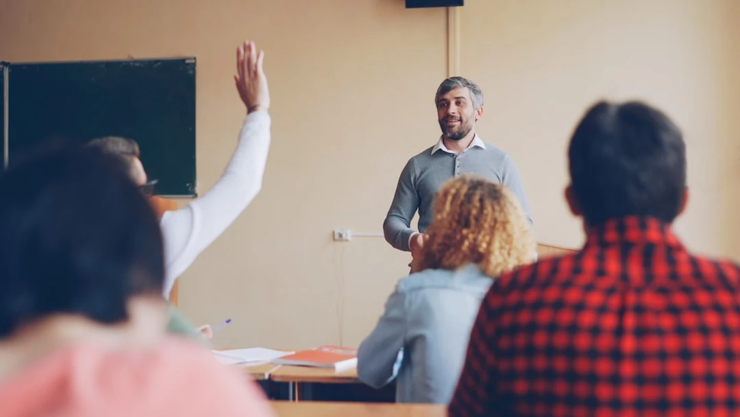 Đội ngũ giảng viên và nghiên cứu trong so sánh đại học